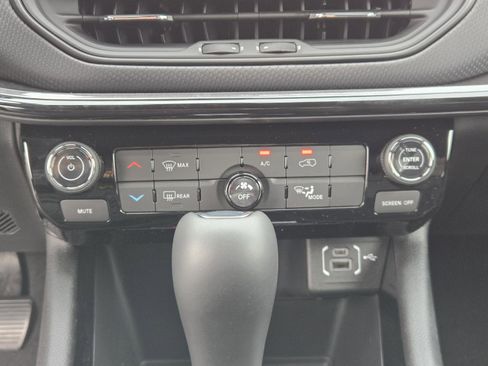 New 2026 Jeep Compass Latitude image 13