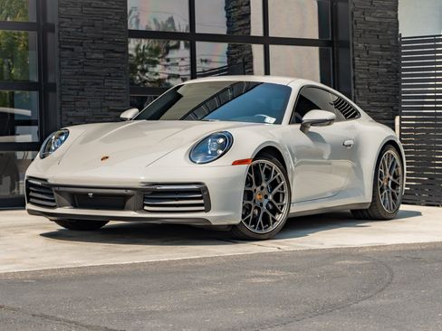 Used 2021 Porsche 911 Carrera RWD image 3