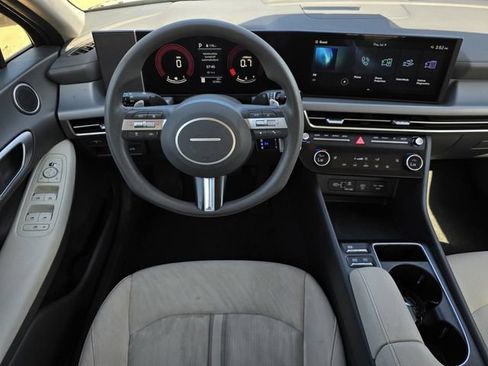 Used 2025 Hyundai Sonata SEL FWD image 12