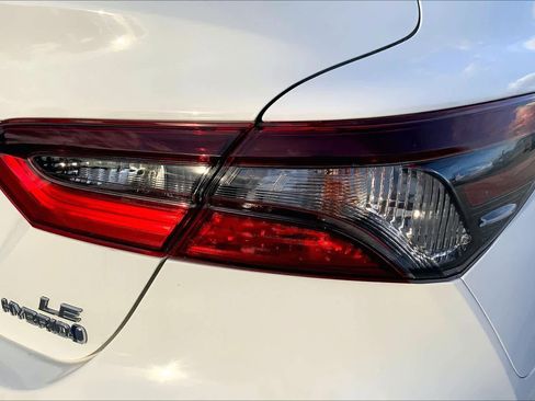 Used 2022 Toyota Camry LE image 29