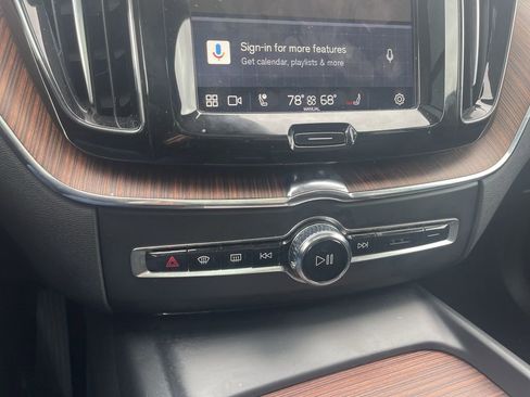 Used 2024 Volvo XC60 B5 Plus image 17