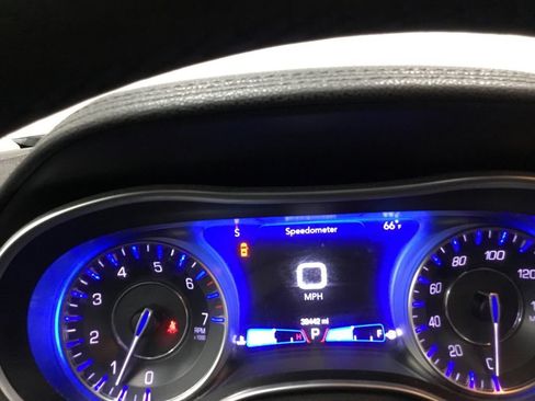 Used 2023 Chrysler 300 Touring RWD image 31