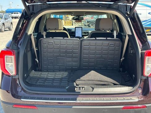 Used 2023 Ford Explorer Limited w/ Limited Technology Package RWD image 11