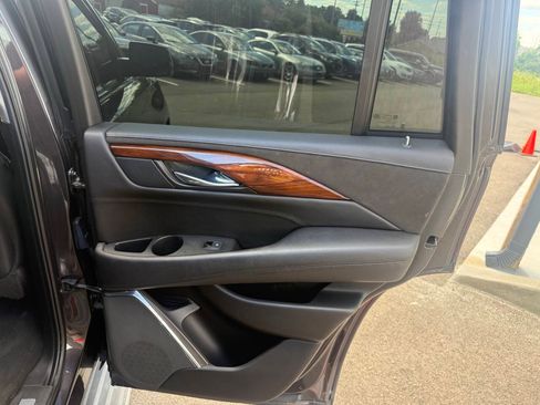 Used 2015 Cadillac Escalade Luxury AWD/4WD image 15
