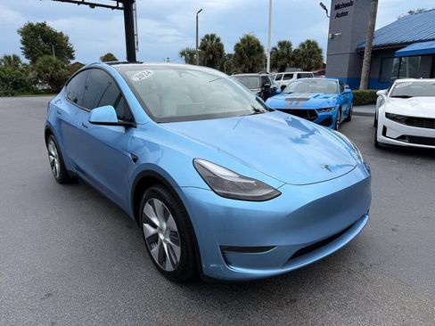Used 2024 Tesla Model Y Long Range AWD/4WD image 3