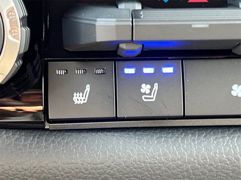 Used 2026 Toyota Tundra Limited image 30