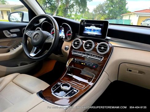 Used 2018 Mercedes-Benz GLC 300 w/ Premium Package image 5
