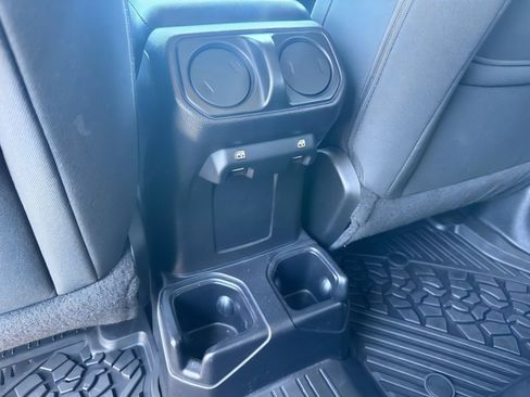 Used 2018 Jeep Wrangler Unlimited Sport S image 27