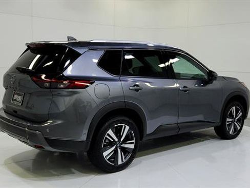 Certified 2026 Nissan Rogue SL FWD image 8