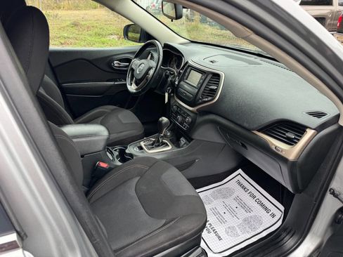 Used 2015 Jeep Cherokee Latitude image 16