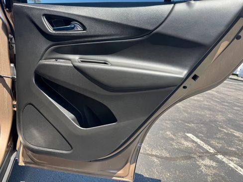 Used 2019 Chevrolet Equinox LT w/ Driver Convenience Package FWD image 26