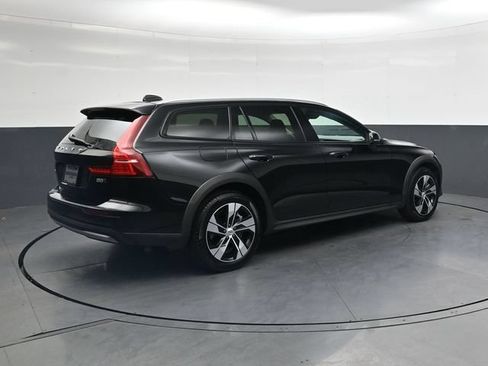 Used 2025 Volvo V60 B5 Cross Country Plus AWD/4WD image 4