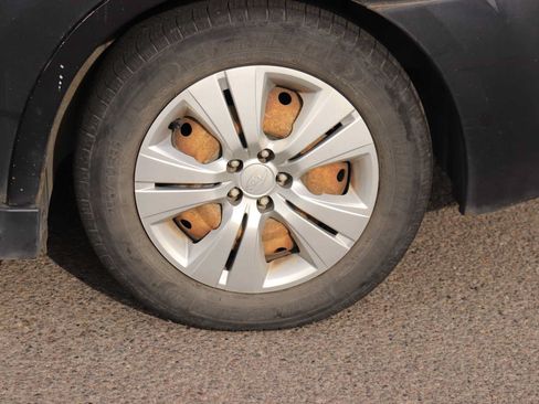 Used 2010 Subaru Legacy 2.5i AWD/4WD image 9