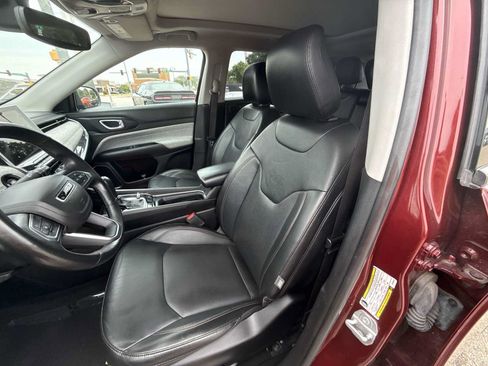 Used 2022 Jeep Compass Latitude w/ Sun and Sound Group AWD/4WD image 19