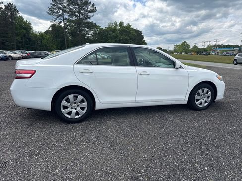 Used 2010 Toyota Camry image 5