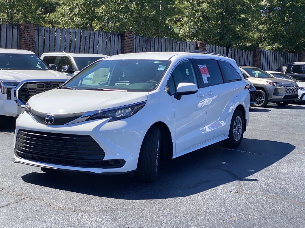 New 2026 Toyota Sienna LE FWD image 6