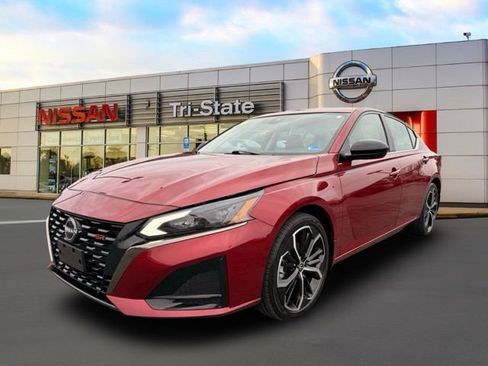 Certified 2024 Nissan Altima 2.5 SR image 2