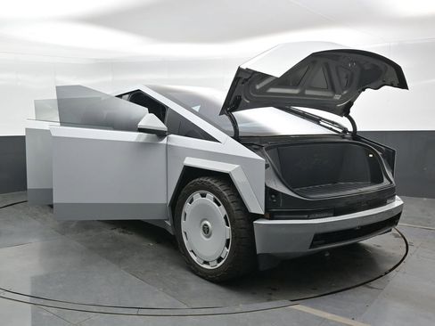 Used 2024 Tesla Cybertruck AWD Crew Cab image 46