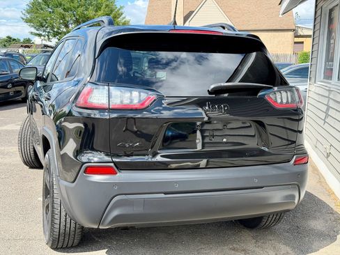 Used 2019 Jeep Cherokee Latitude Plus AWD/4WD image 6