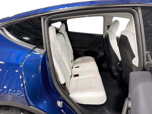 Certified 2023 Tesla Model Y Long Range AWD/4WD image 11