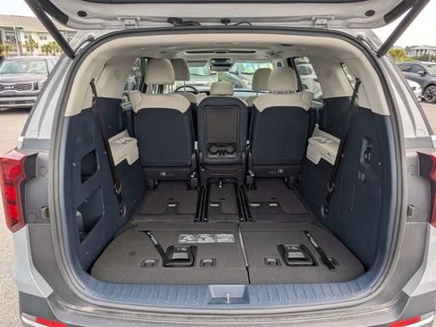 Used 2025 Kia Carnival SX FWD image 12
