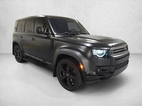 Used 2023 Land Rover Defender 110 V8 AWD/4WD image 3