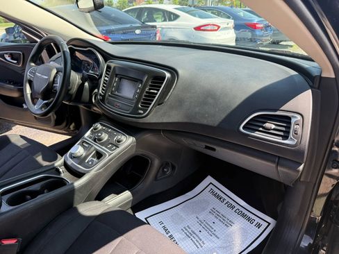 Used 2015 Chrysler 200 Limited w/ Convenience Group image 22