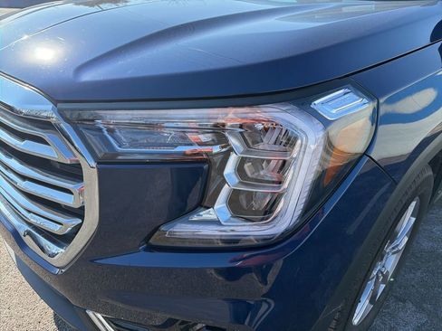 Used 2023 GMC Terrain SLT w/ Tech Package image 9