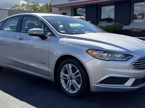 Used 2018 Ford Fusion S image 2