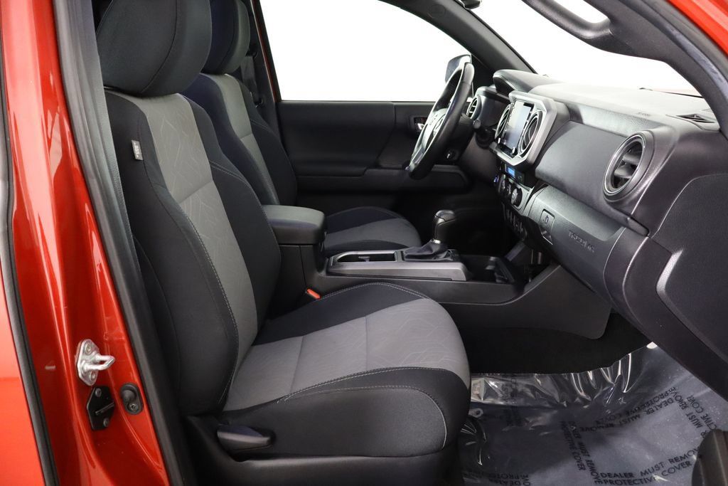 Used 2022 Toyota Tacoma TRD Sport w/ Technology Package RWD image 10