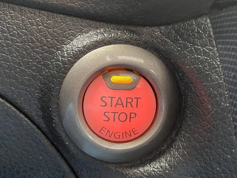 Used 2016 Nissan Sentra SR w/ SR Premium Package image 29