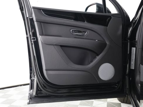 Used 2022 Bentley Bentayga image 21