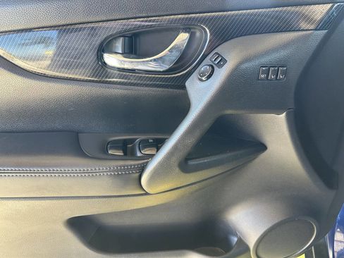 Used 2018 Nissan Rogue SL w/ Premium Package image 28