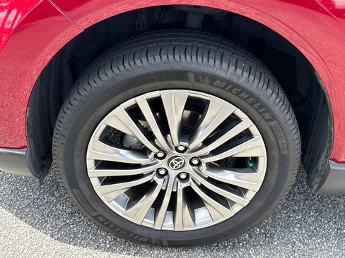 Used 2022 Toyota Venza Limited w/ Advanced Technology Package image 11
