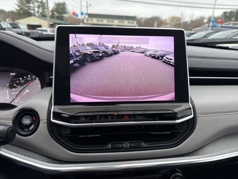 Used 2023 Jeep Compass Limited w/ Sun and Sound Group image 13