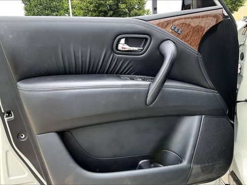 Certified 2016 INFINITI QX80 4WD w/ Driver's Assistance Package image 14