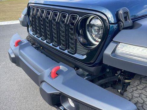 Certified 2025 Jeep Wrangler Willys image 12