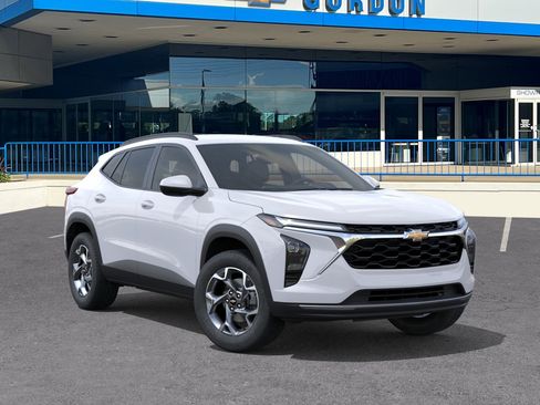 New 2026 Chevrolet Trax LT w/ Driver Confidence Package FWD image 7