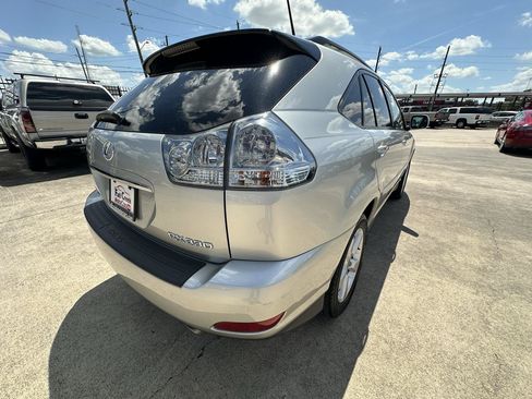 Used 2005 Lexus RX 330 w/ Premium Pkg FWD image 5
