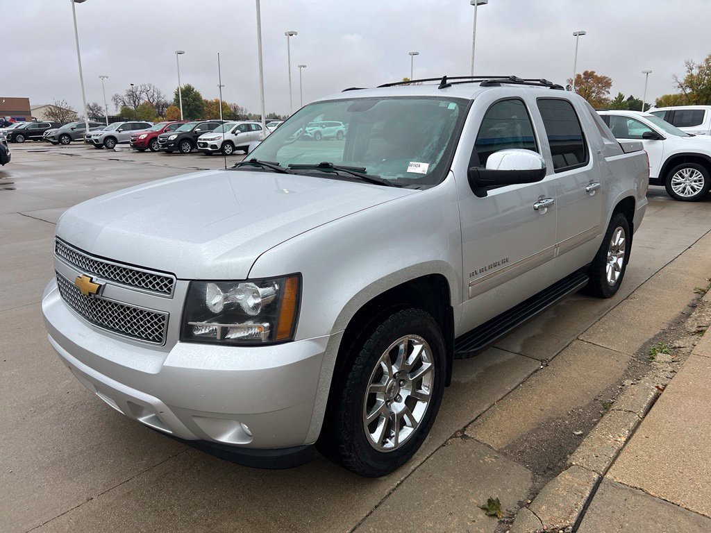 Used 2012 Chevrolet Avalanche LTZ AWD/4WD image 4