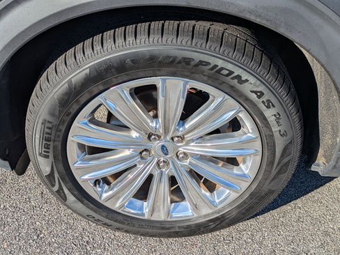 Used 2021 Ford Explorer Limited w/ Equipment Group 301A image 10