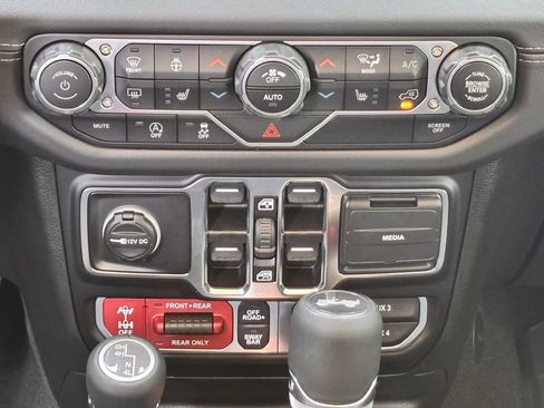 New 2025 Jeep Wrangler Unlimited Rubicon w/ XTREMEE 35" Tire Package image 14