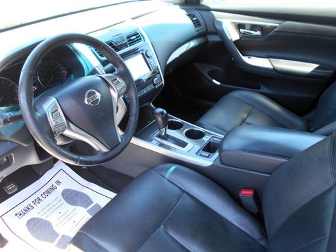 Used 2013 Nissan Altima 3.5 SL w/ Technology Pkg FWD image 10