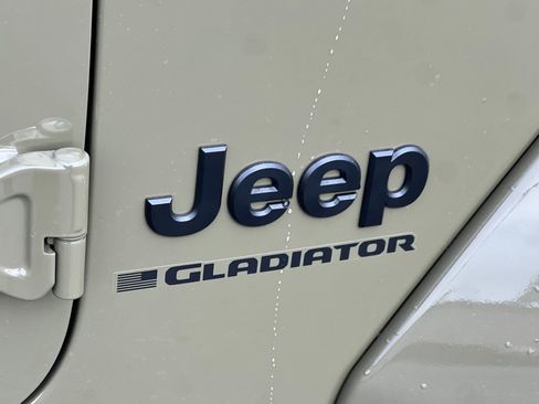 New 2026 Jeep Gladiator Sport AWD/4WD image 19