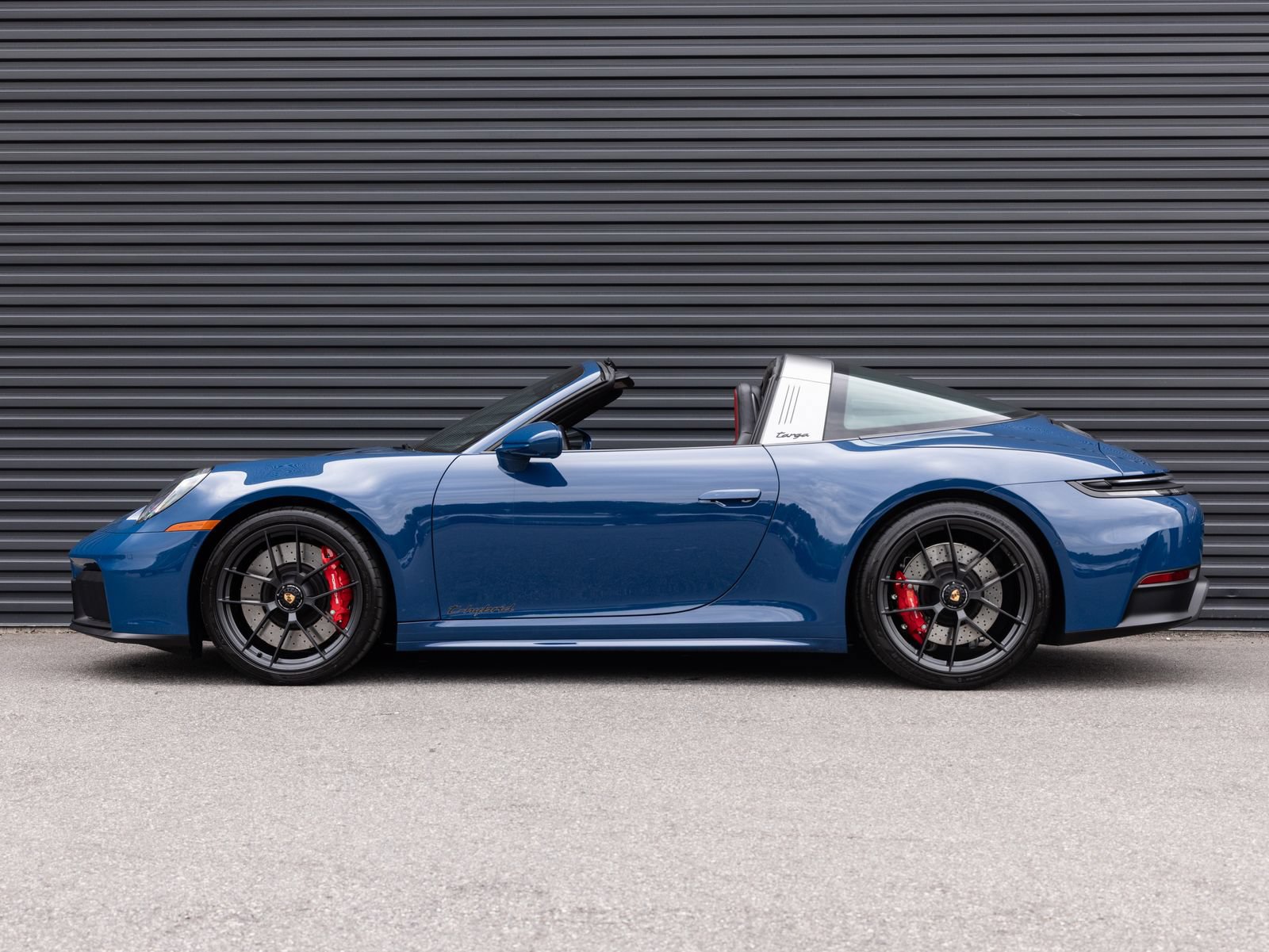 Certified 2025 Porsche 911 Targa 4 GTS AWD/4WD image 2