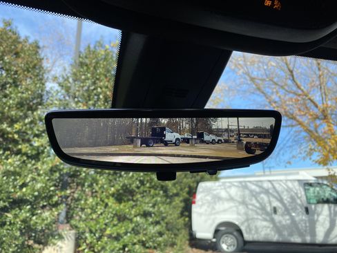 Used 2023 Chevrolet Traverse Premier image 33