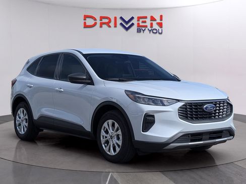 Used 2025 Ford Escape Active w/ Cold Weather Package image 7