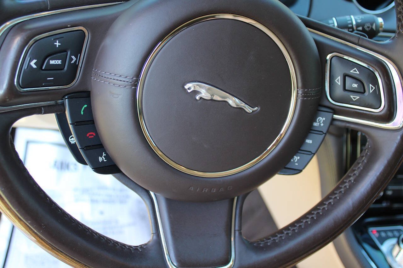 Used 2014 Jaguar XJ L Portfolio RWD image 32