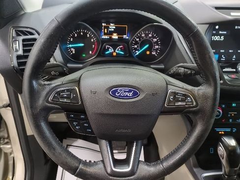 Used 2018 Ford Escape Titanium image 4