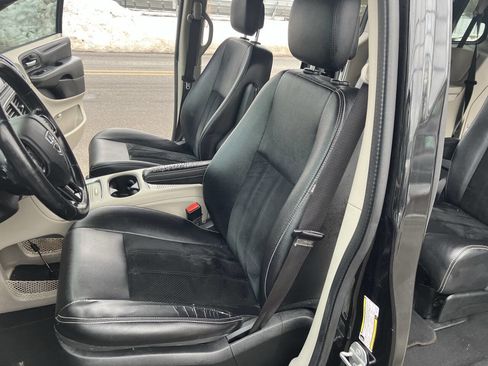 Used 2018 Dodge Grand Caravan SXT image 22